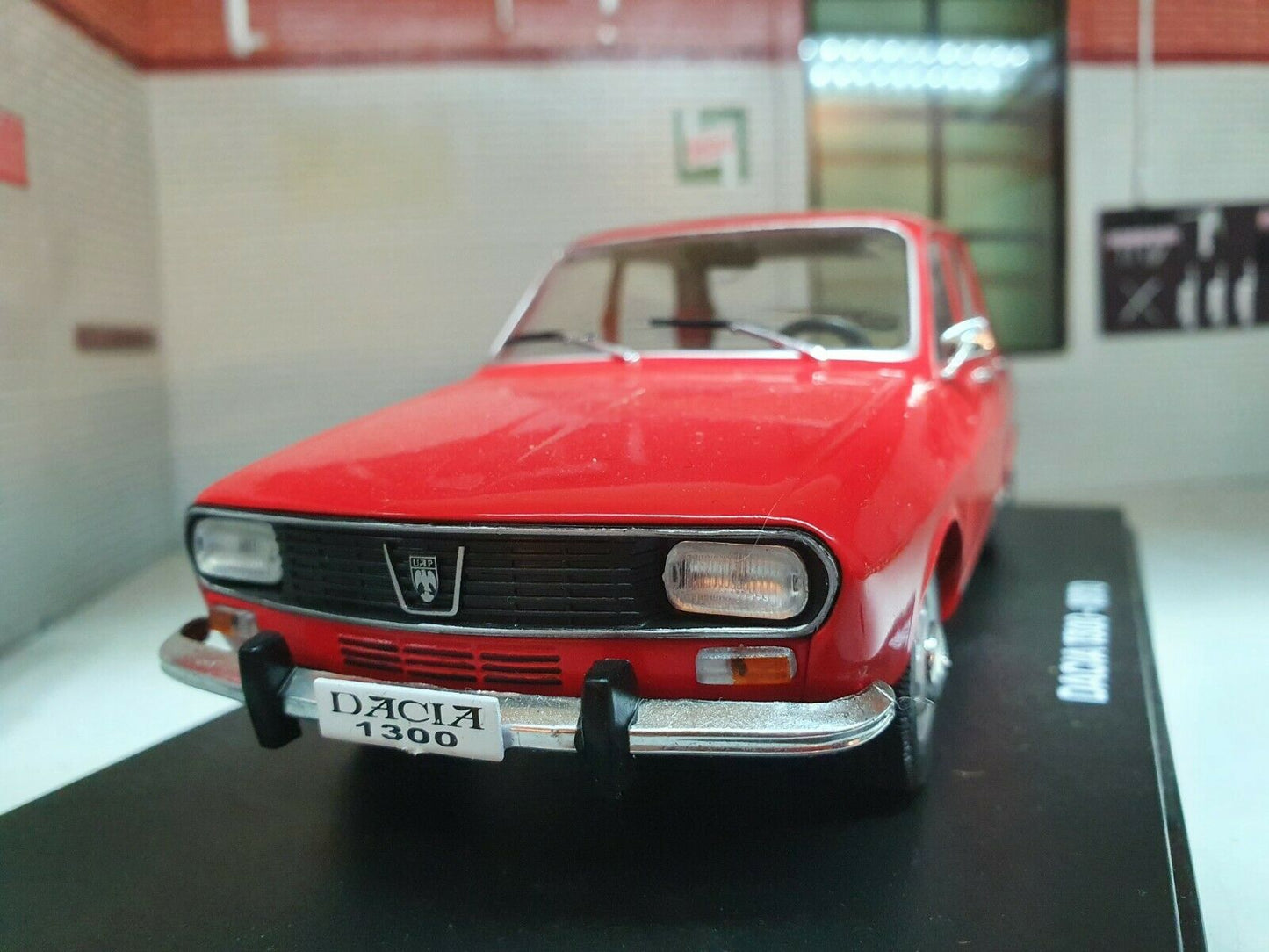Dacia 1300 Renault 12 R12 1965 Rouge Sans boîte 1:24