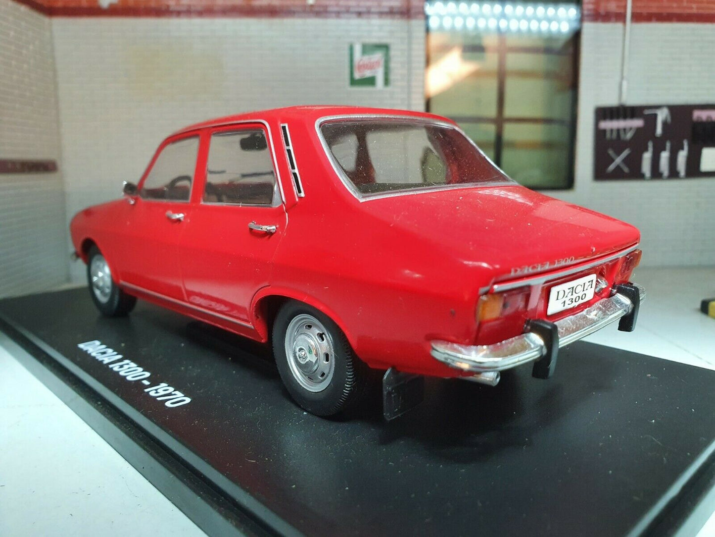 Dacia 1300 Renault 12 R12 1965 Rouge Sans boîte 1:24