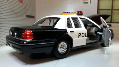 Ford 1999 Police Crown Victoria 22082 Welly 1:24