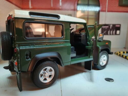 Model Land Rover Defender Green White Roof TD5/TDCI 90 Welly 1:24 Scale Diecast