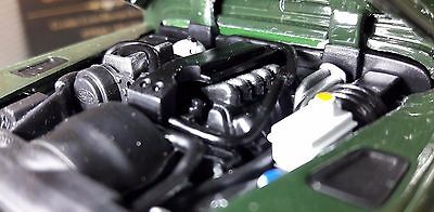 Model Land Rover Defender Green White Roof TD5/TDCI 90 Welly 1:24 Scale Diecast