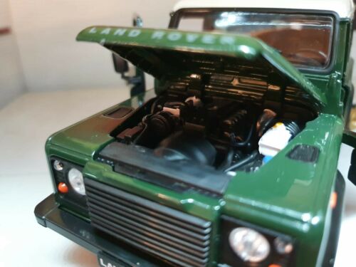 Model Land Rover Defender Green White Roof TD5/TDCI 90 Welly 1:24 Scale Diecast