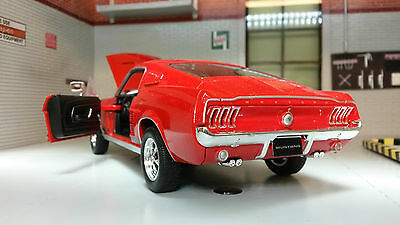 Ford Mustang 1967 GT Fastback 22522 Welly 1:24