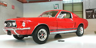 Ford Mustang 1967 GT Fastback 22522 Welly 1:24