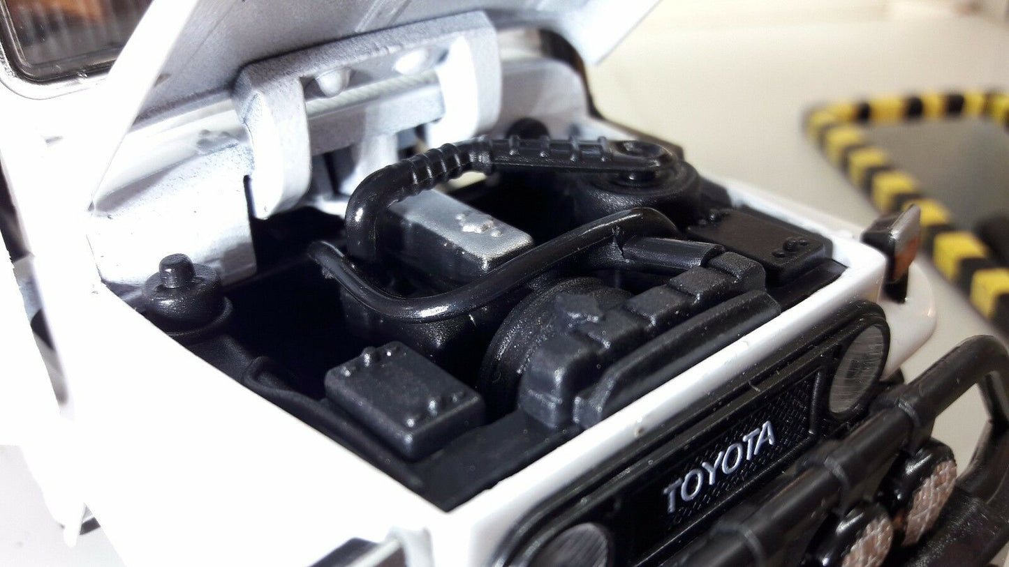 Toyota Land Cruiser FJ40 Expedition 79137W Motormax 1:24