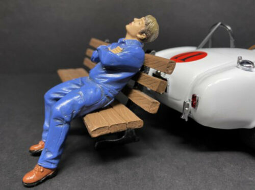 Figure Sitting Resting Mechanic Lazy Sleep Garage Diorama 38333 1:24 Scale