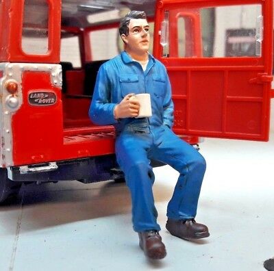 G LGB 1:24 Scale Workman Sat Drinking Tea Coffee Figure Garage Workshop Diorama