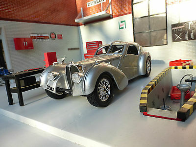 Bugatti Atlantic 1936 Vintage Car 22092  Bburago 1:24