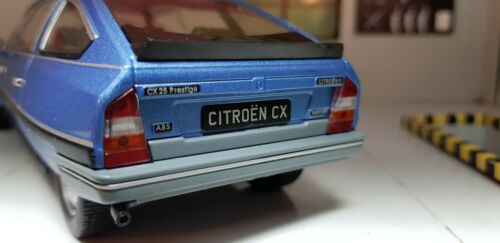 Citroën CX2500 Prestige Phase 2 1986 Bleu Whitebox 1:24