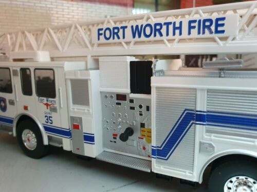 Spartan Smeal 105 Fire Engine USA 2015 RM Turntable Ladder Ft Worth 1:43