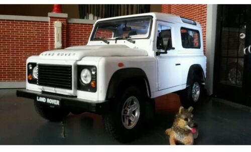 Land Rover Defender TD5/TDCI 90 White Welly 1:24