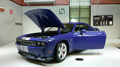Dodge Challenger 2013 SRT Coupe 24049 Welly 1:24