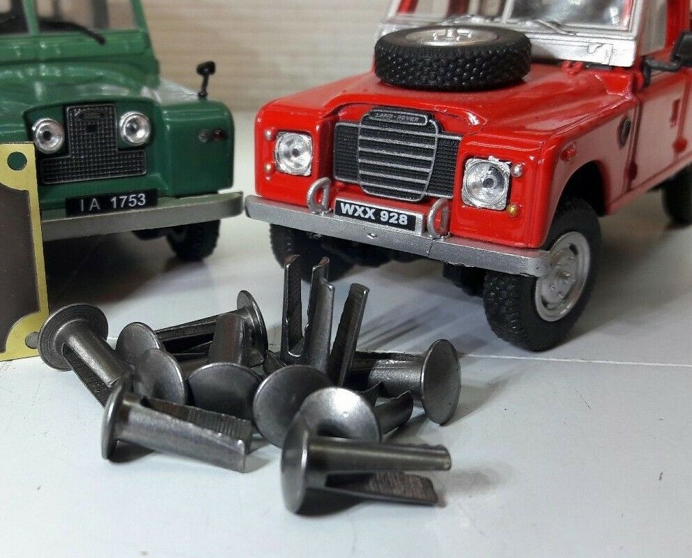 Gummipolster für hintere Wannenquerträger, geteilte Nieten x12, Land Rover Serie 1 86 107 109