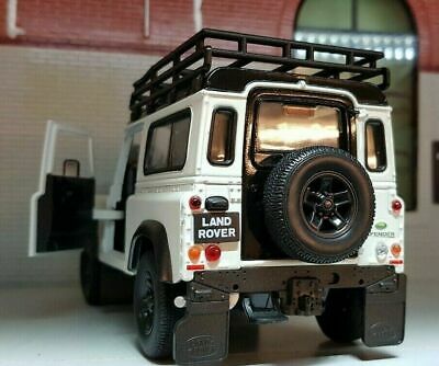 Land Rover Defender White TD5/TDCI 90 With Snorkel & Roof Rack Welly 1:24