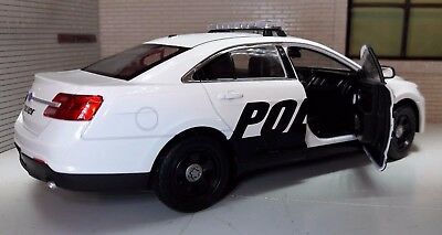 Ford Taurus Police Car Interceptor Welly  1:24