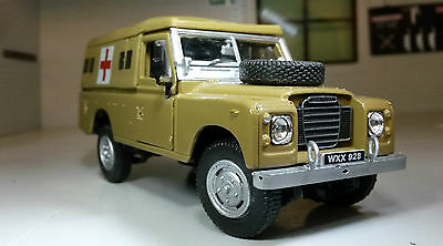 Land Rover Serie 2a 3 LWB 109 Army Ambulance Cararama 1:43