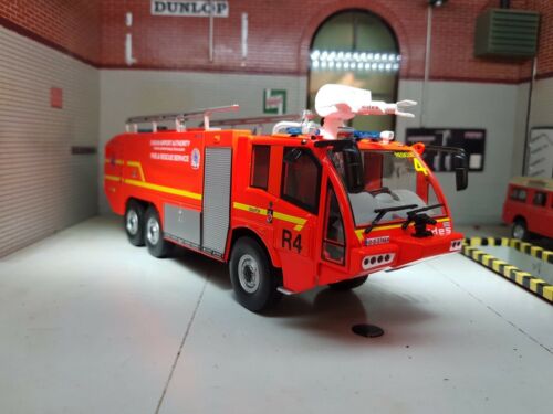 Feuerwehrauto Airport Sentinal 6x6 S3X Sides Dublin 2012 1:43
