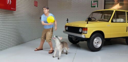 G LGB Figurines de jeune homme et de chien à l'échelle 1:24 Modèle de diorama d'atelier Land Rover