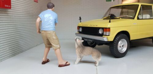 G LGB Figurines de jeune homme et de chien à l'échelle 1:24 Modèle de diorama d'atelier Land Rover