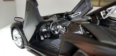Lamborghini Aventador Satin / Matt Black LP700-4 Roadster 31504 Maisto 1:24