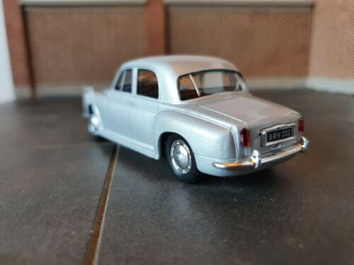 Rover 90 P4 Berline 2.6 6 Cylindres 1956 Argent Cararama 1:43