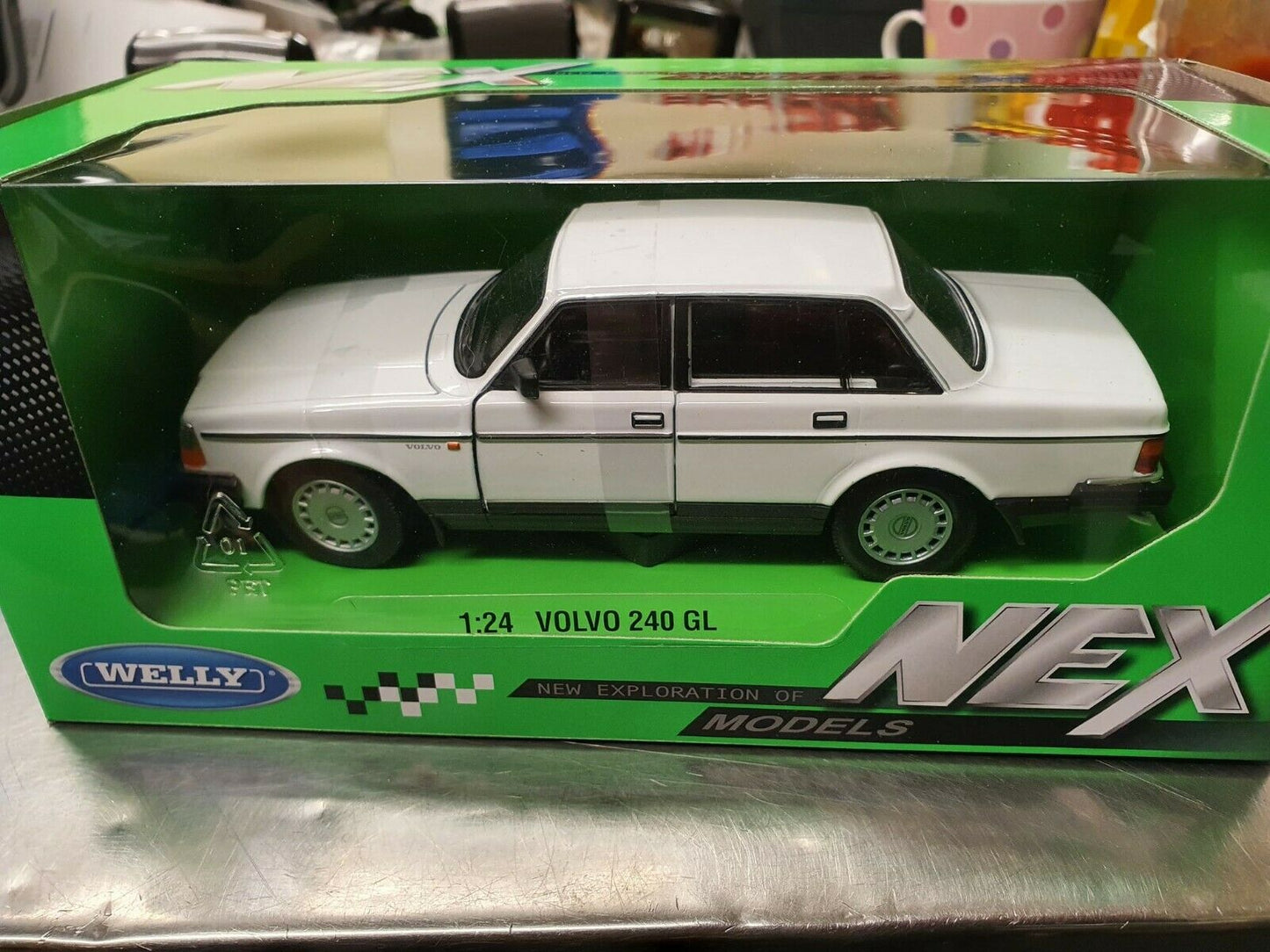 Volvo 1986 240 GL Saloon 24102 Welly 1:24