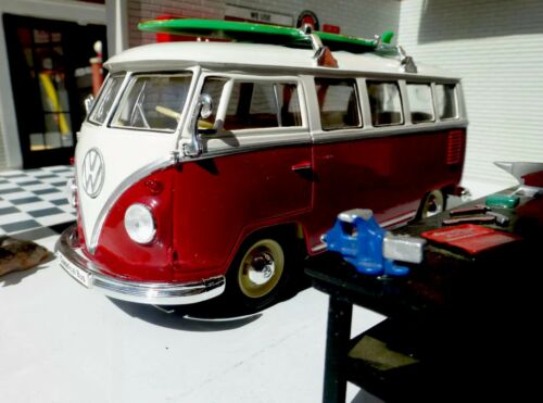 Volkswagen VW Split Screen 22095 Welly 1:24 – Emberton Imperial