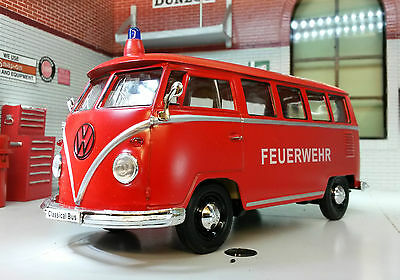 Volkswagen VW T1 1962 Fire Engine Feuerwehr 22095 Welly 1:24