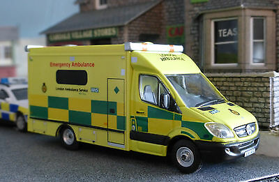 Mercedes Sprinter Londres NHS Ambulance Oxford Diecast 1:76