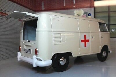 Volkswagen 1962 VW T1 Type 2 Ambulance 79565 Motormax 1:24