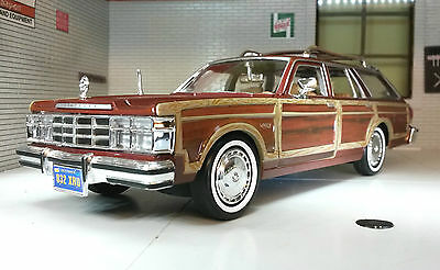 Chrysler 1979 Le Baron Town &amp; Country 73331 Motormax 1:24