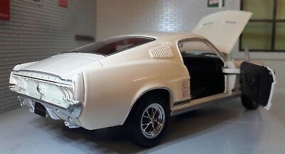Ford 1967 Mustang GT Fastback 22522 Welly 1:24