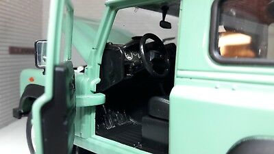 Land Rover Defender 90 22498 Welly 1:24