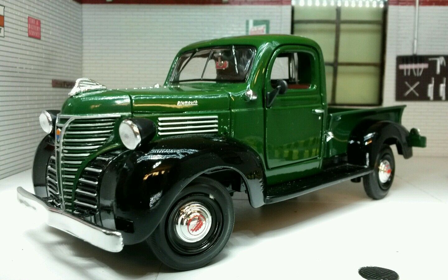 Plymouth Lorry Pickup Truck 1941 Motormax 1:24