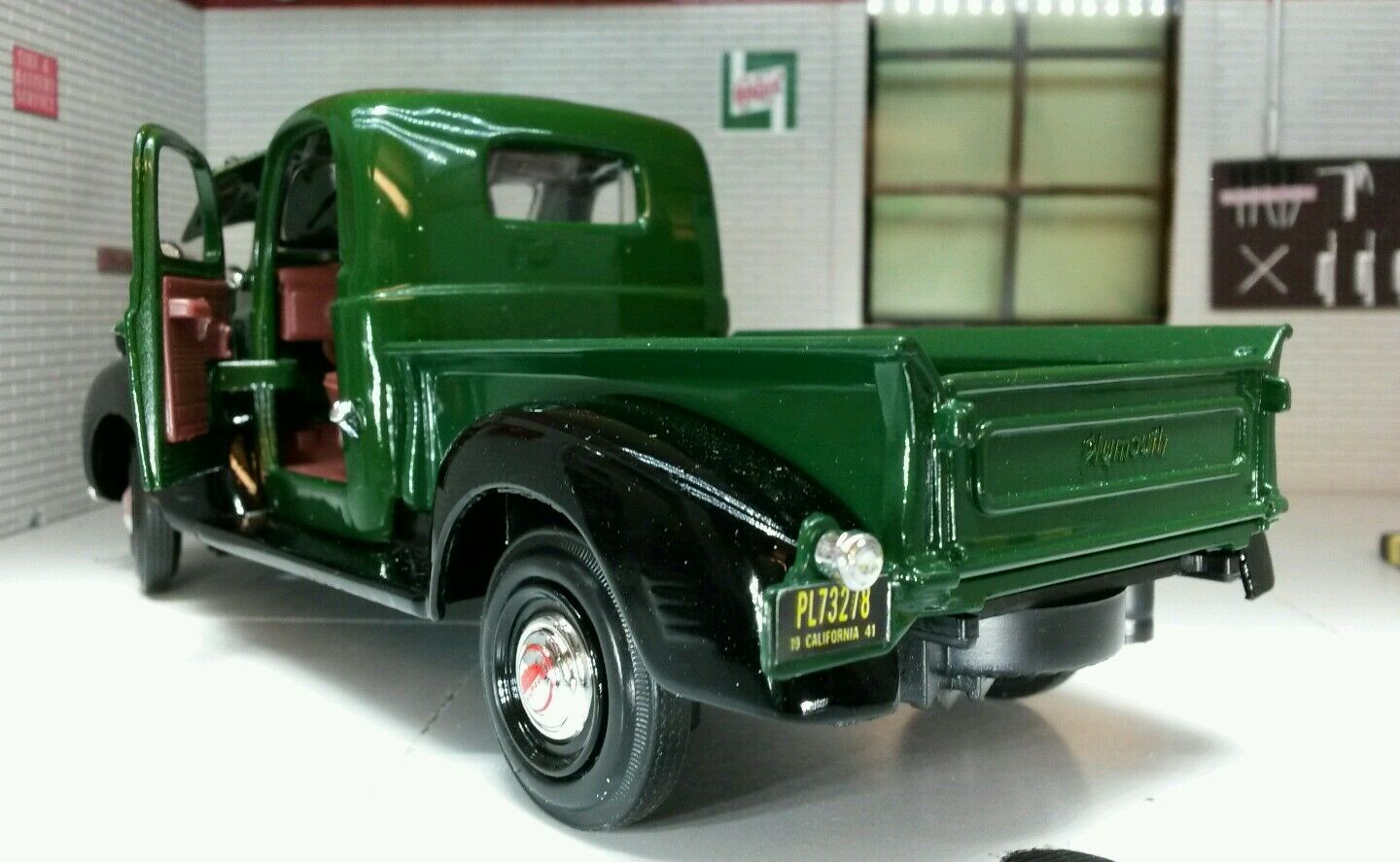 Plymouth Lorry Pickup Truck 1941 Motormax 1:24