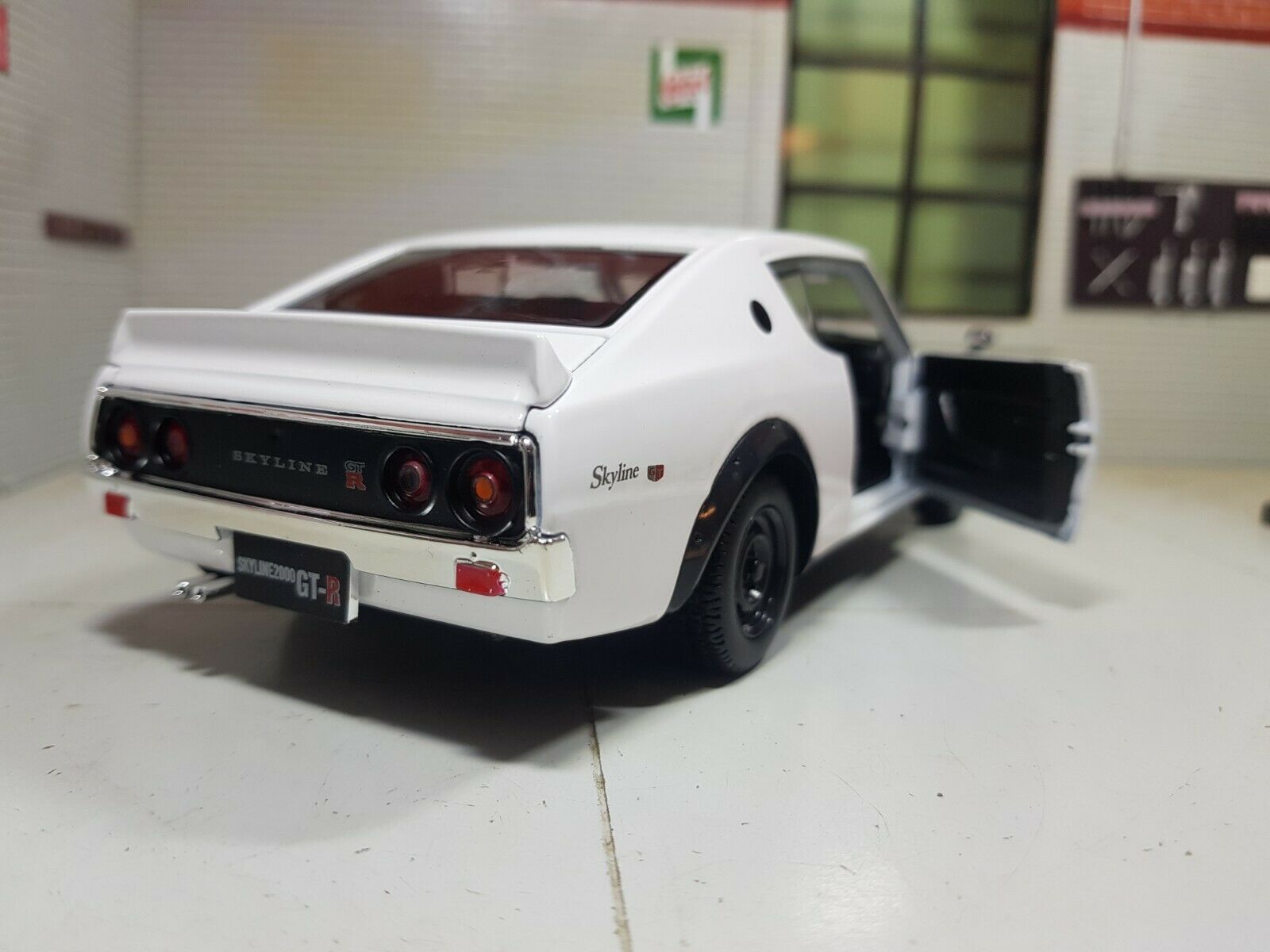 Nissan 1973 Skyline 2000GT-R 31528 Maistro 1:24 – Emberton Imperial