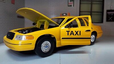 Ford 1999 Crown Victoria NYC Taxi Cab 22082 Welly 1:24