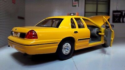 Ford 1999 Crown Victoria NYC Taxi Cab 22082 Welly 1:24