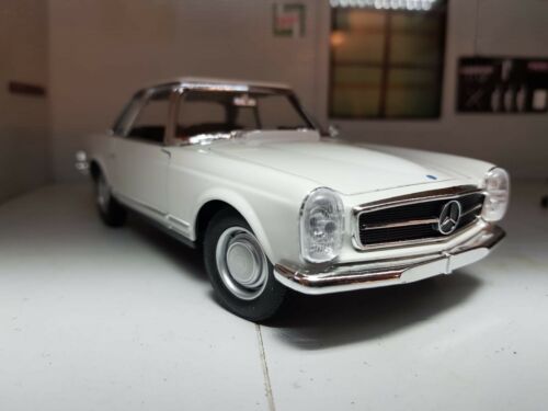 Mercedes Benz 230 SL 1:24 Model Red W113 Coupe 230SL Diecast 1963 Scale