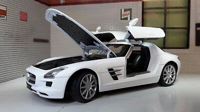 Mercedes Gull Wing V8 SLS AMG G 1:24 Scale Welly White Diecast Model Car
