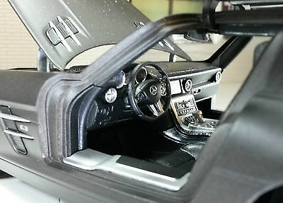 Mercedes Gull Wing V8 SLS AMG G 1:24 Scale Welly White Diecast Model Car