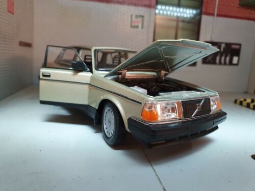 1:24 Volvo 240 DL Red GL GLE 1986 Saloon Welly 24102 Diecast Scale Model Car