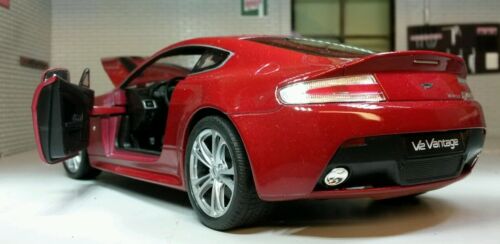 1:24 Scale Aston Martin Vantage V12 Silver James Bond 24017 Welly Model Car