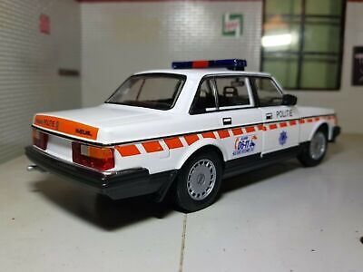 1:24 Volvo 240 Police Norway Norwegian DL GL 1986 Welly Diecast Scale Model Car