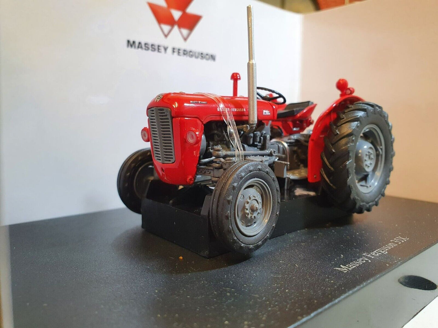 Massey Ferguson 1962 MF 35X Tractor Universal Hobbies UH2701 1:32