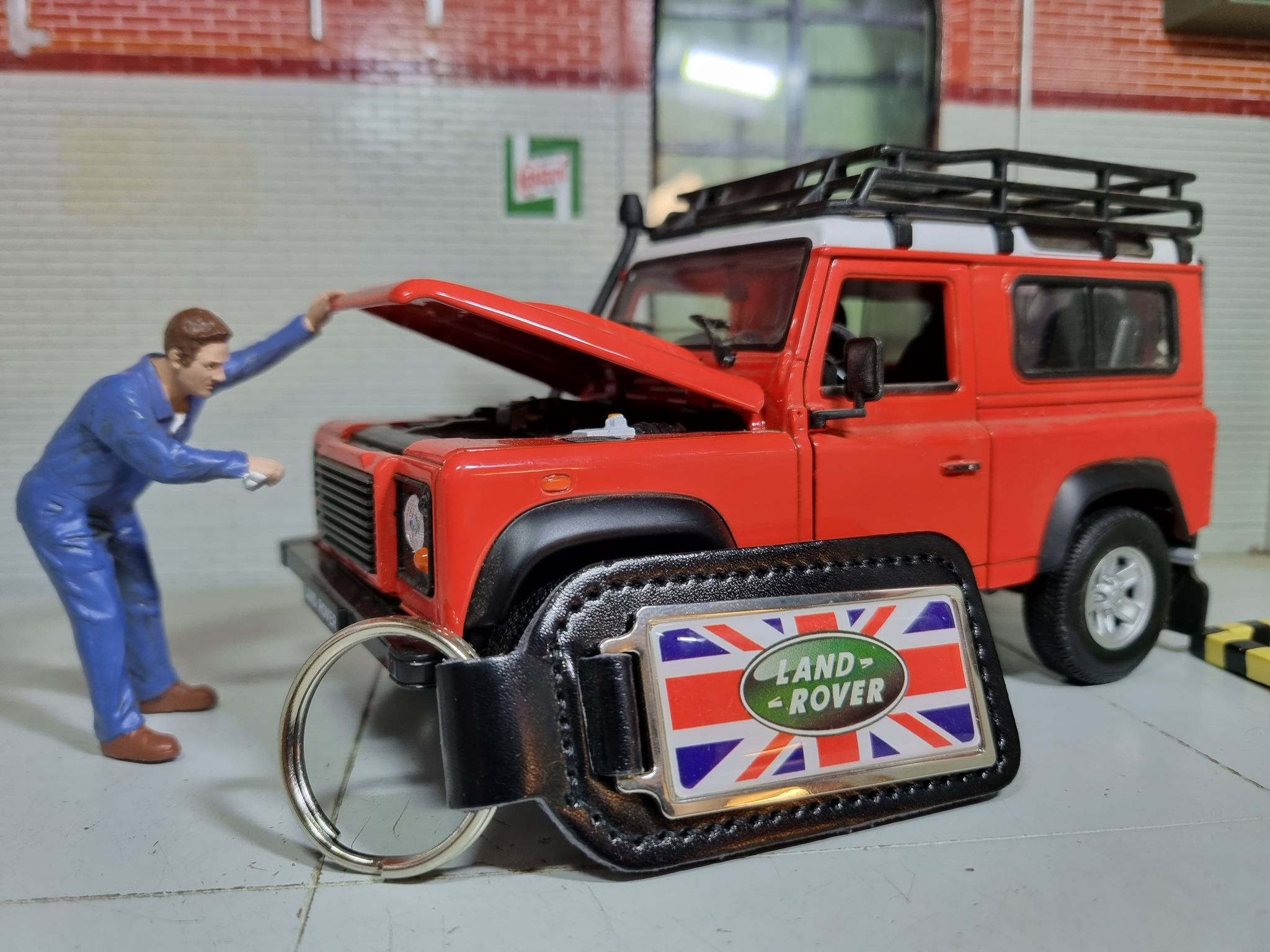 Land Rover Quality Union Jack Logo Leather Key Ring – Emberton Imperial