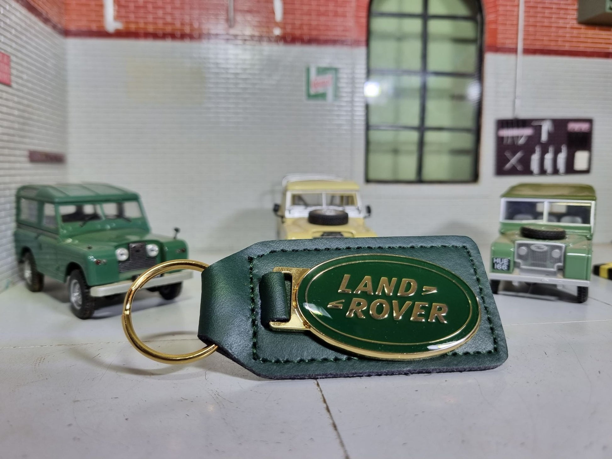 Land Rover Quality Enamel Green/Gold Leather Key Ring – Emberton Imperial