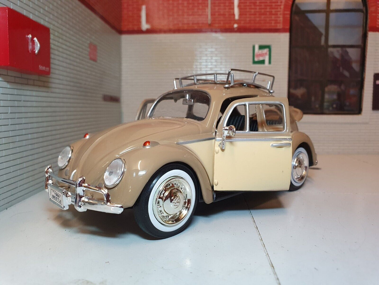 Volkswagen 1966 Beetle 1300 avec galerie de toit 79559 Motormax 1:24